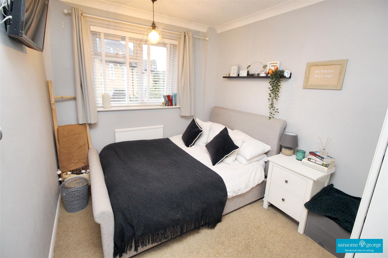 Halpin Close, Calcot, Reading